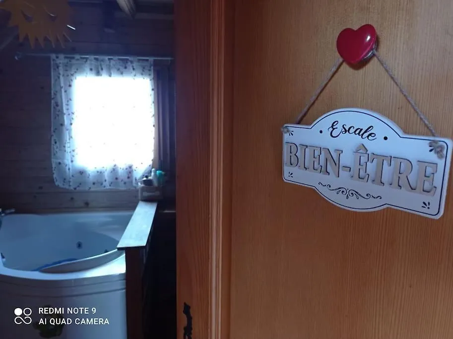 Hébergement de vacances Chalet Familial En Bois A 150 M De La Mer Santec