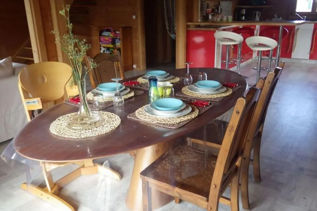 Holiday home Chalet Familial En Bois A 150 M De La Mer Santec